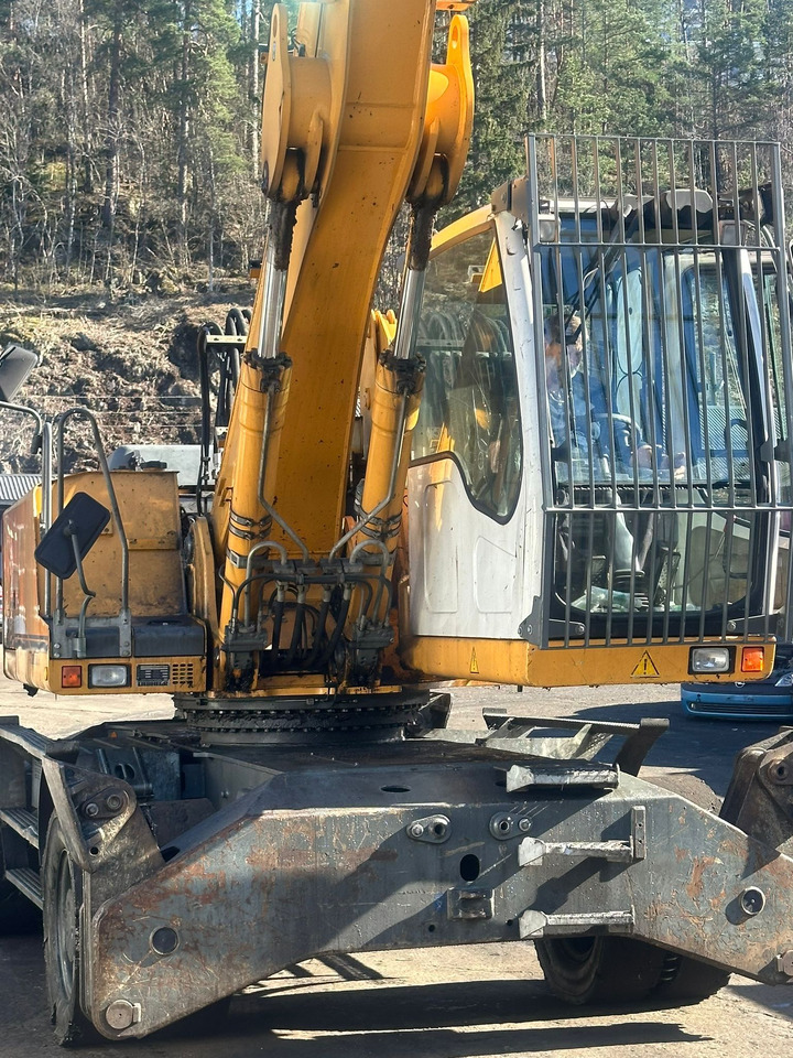 Pelle de manutention LIEBHERR A924C (2012)