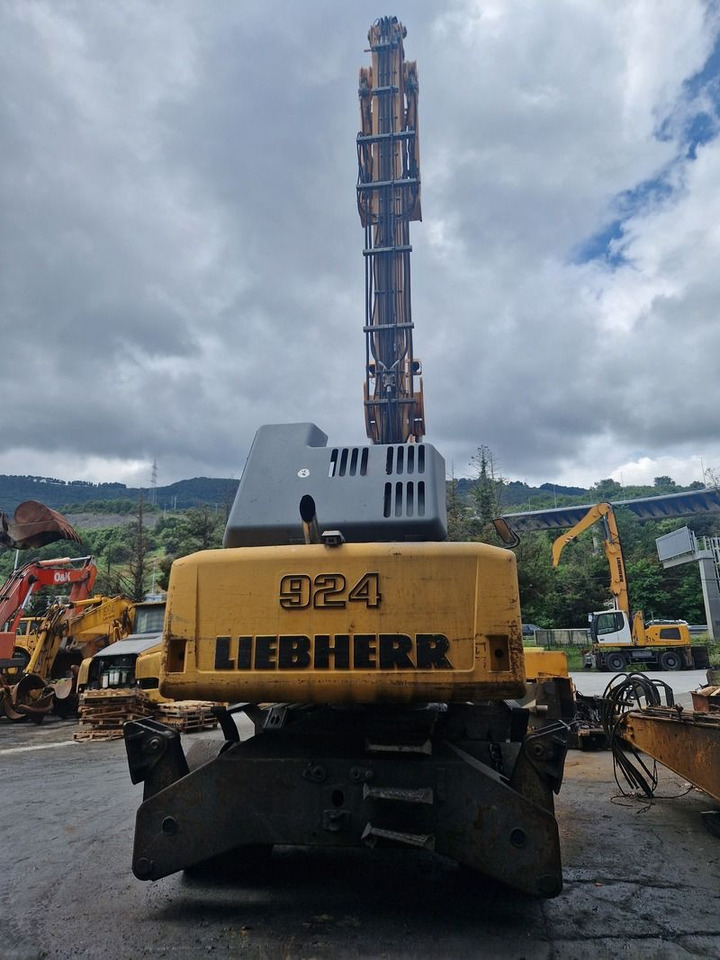 Pelle de manutention LIEBHERR A924C (2012)