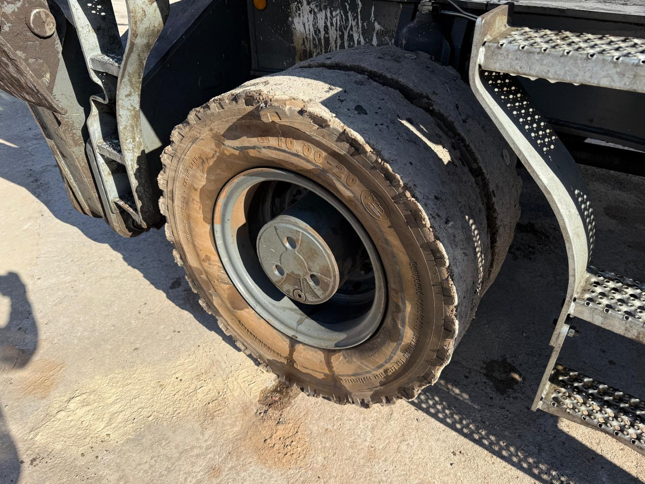 Pelle de manutention LIEBHERR LH30M