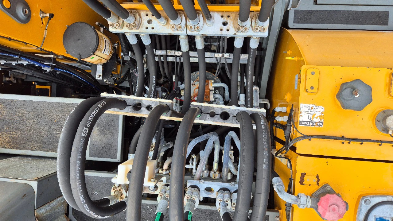 Pelle de manutention LIEBHERR LH40M