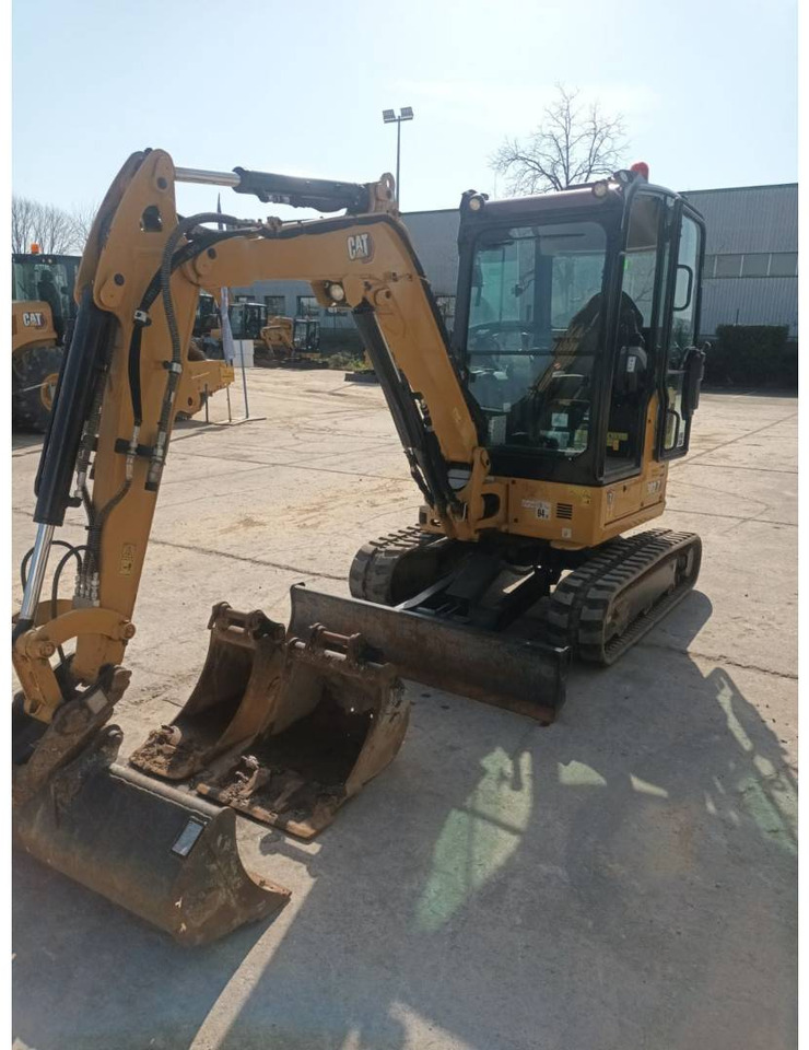 Pelle sur chenille CAT 302.7