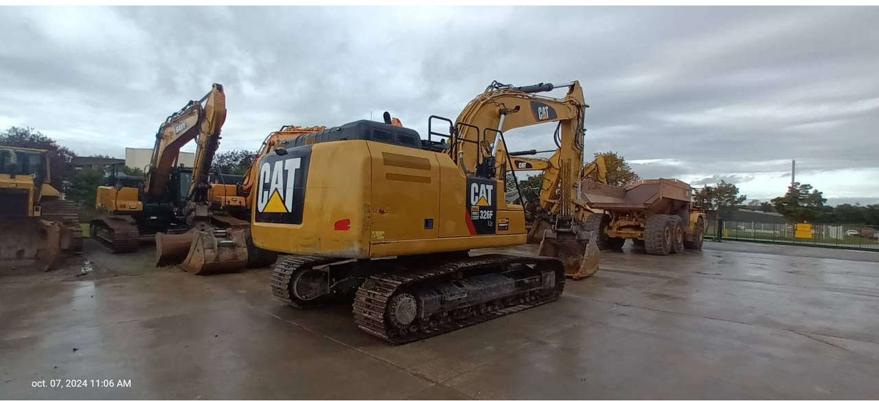 Pelle sur chenille CAT 326F