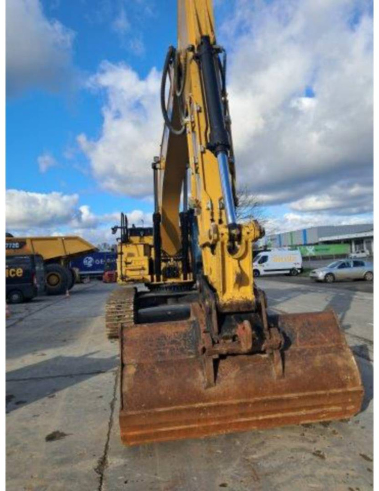 Pelle sur chenille CAT 330F