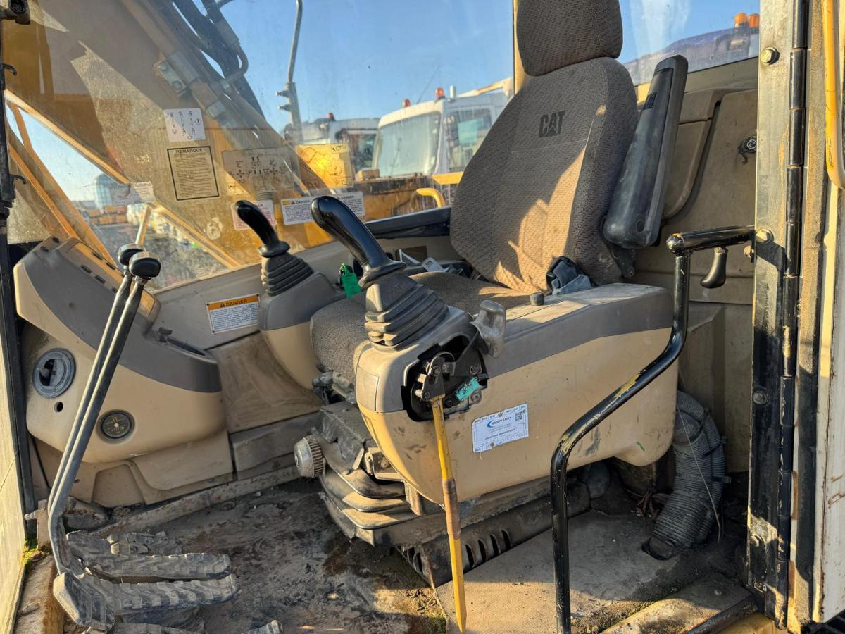 Pelle sur chenille Caterpillar 312BL