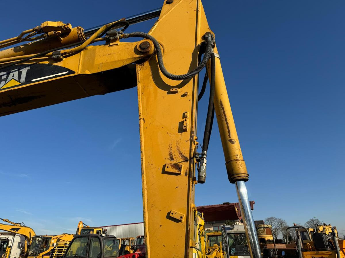 Pelle sur chenille Caterpillar 312BL