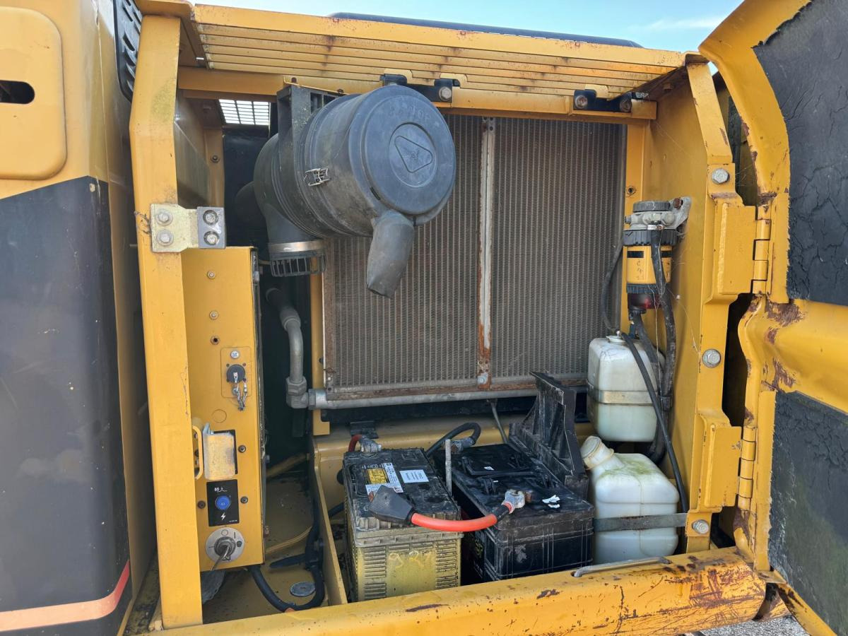 Pelle sur chenille Caterpillar 312BL