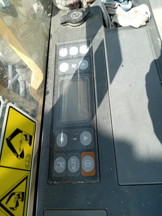 Pelle sur chenille Caterpillar 320EL