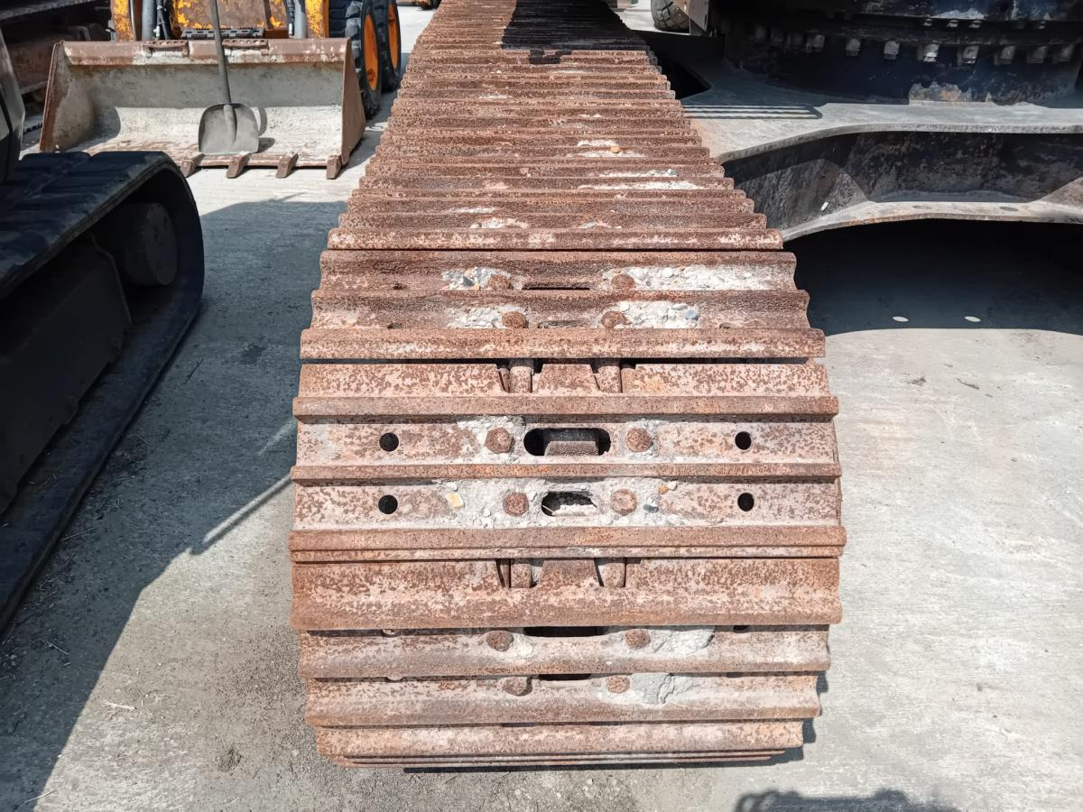 Pelle sur chenille Caterpillar 320EL