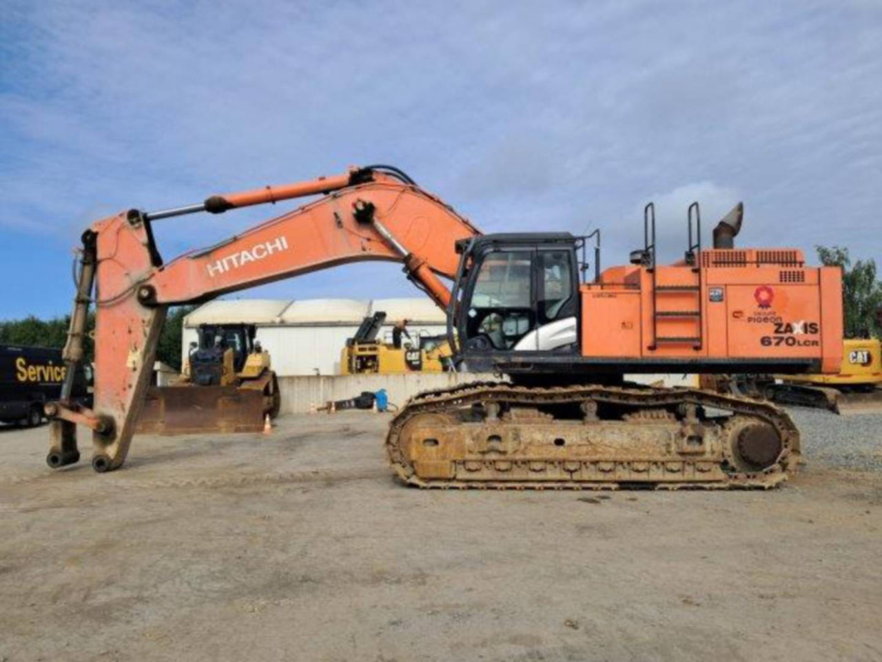 Pelle sur chenille HITACHI ZX 670 45