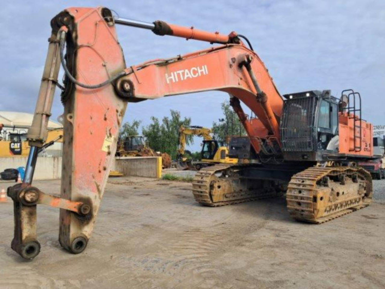 Pelle sur chenille HITACHI ZX 670 45