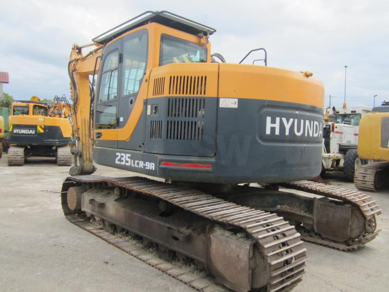 Pelle sur chenille Hyundai 235 LCR 9A