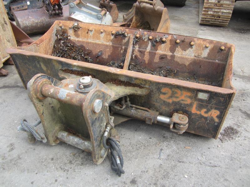 Pelle sur chenille Hyundai 235 LCR 9A