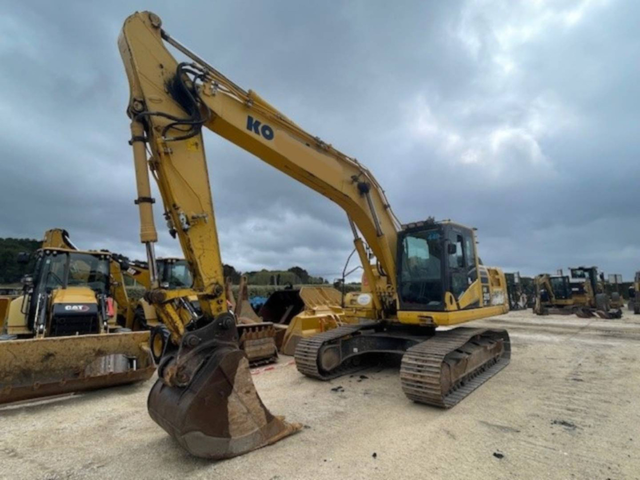 Pelle sur chenille KOMATSU HB215