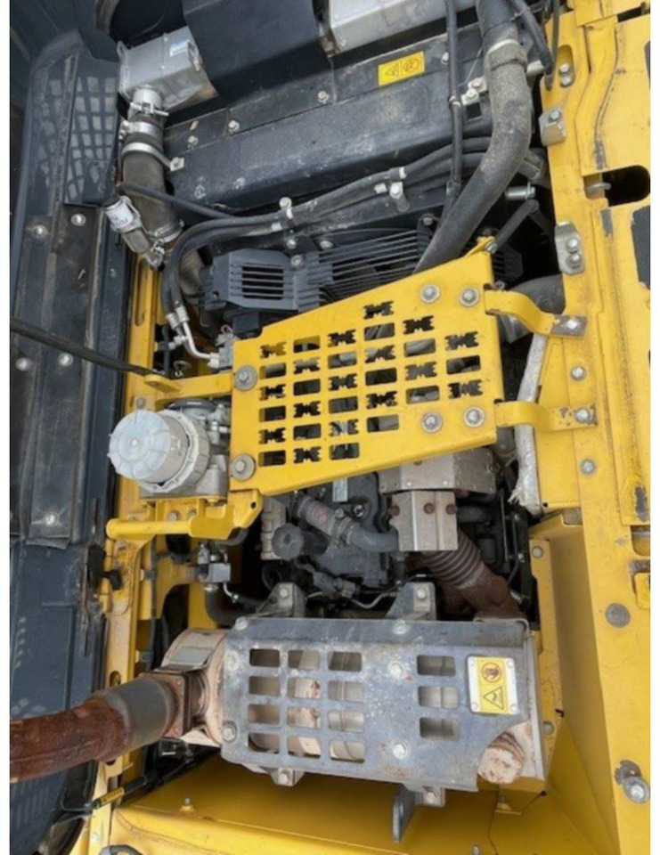Pelle sur chenille KOMATSU HB215
