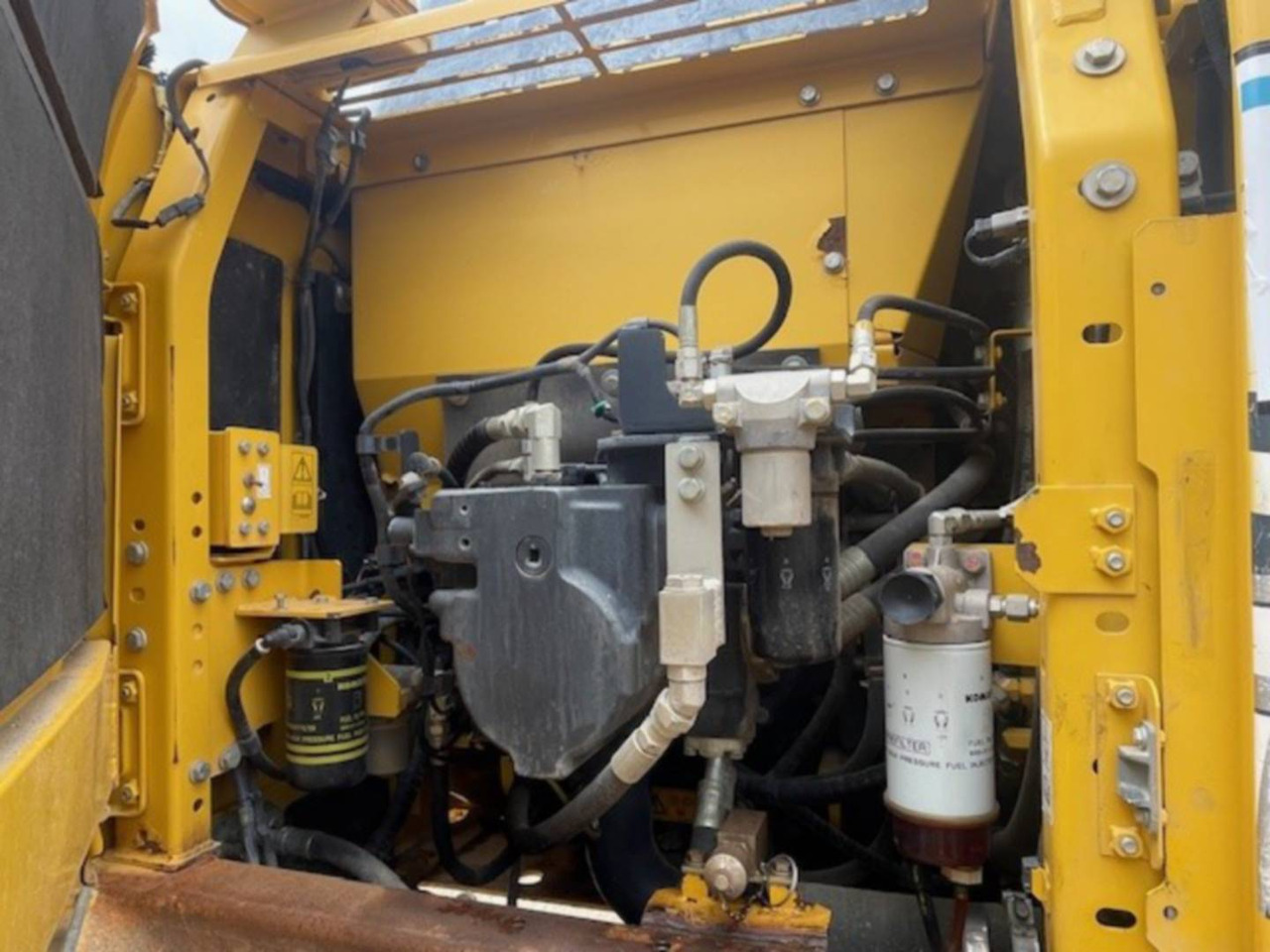 Pelle sur chenille KOMATSU HB215