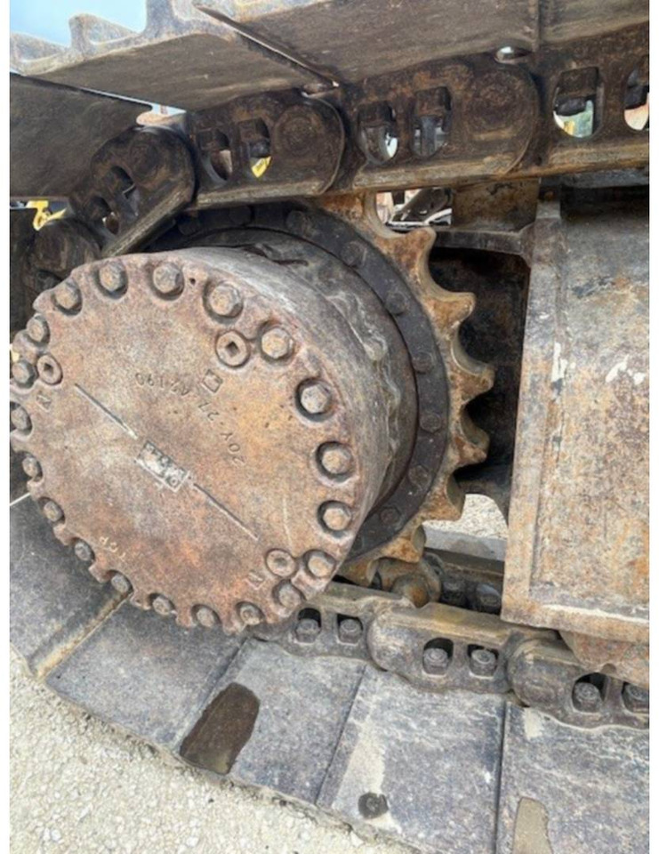 Pelle sur chenille KOMATSU HB215