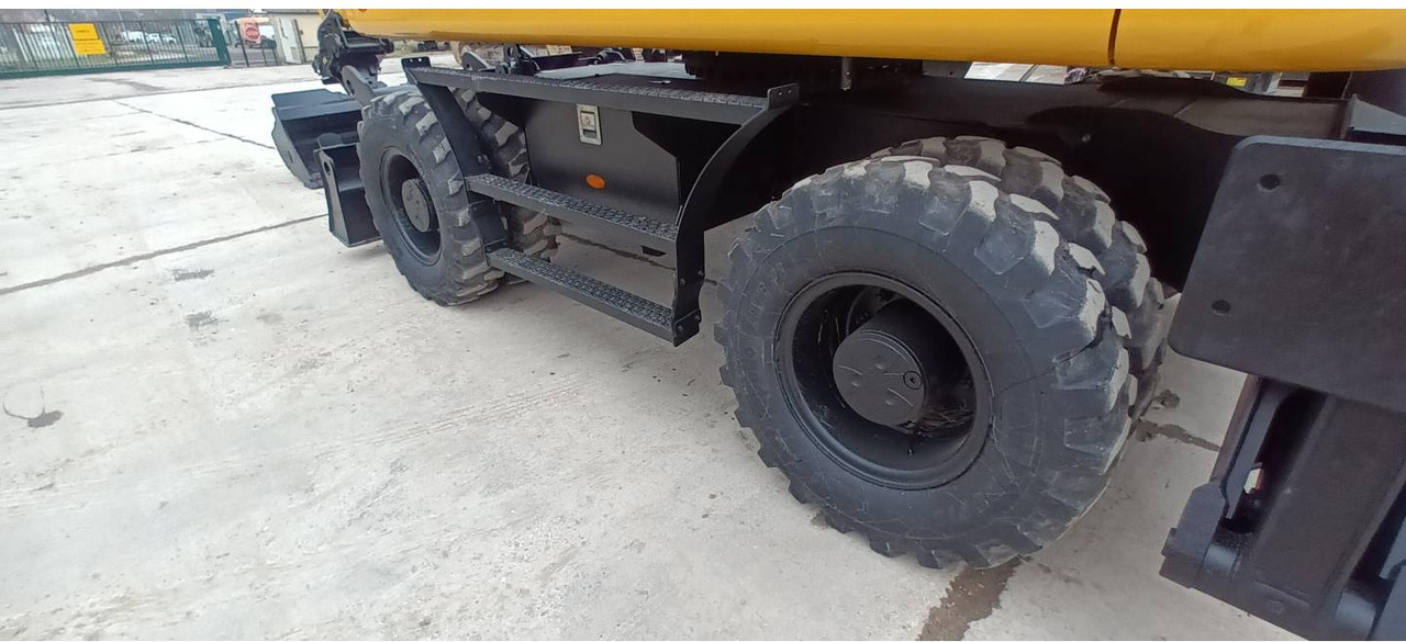 Pelle sur pneus CAT M314