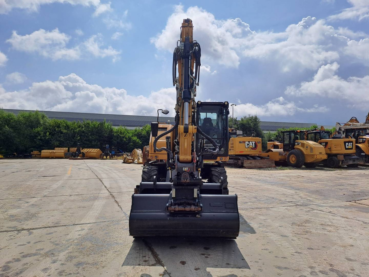 Pelle sur pneus CAT M315
