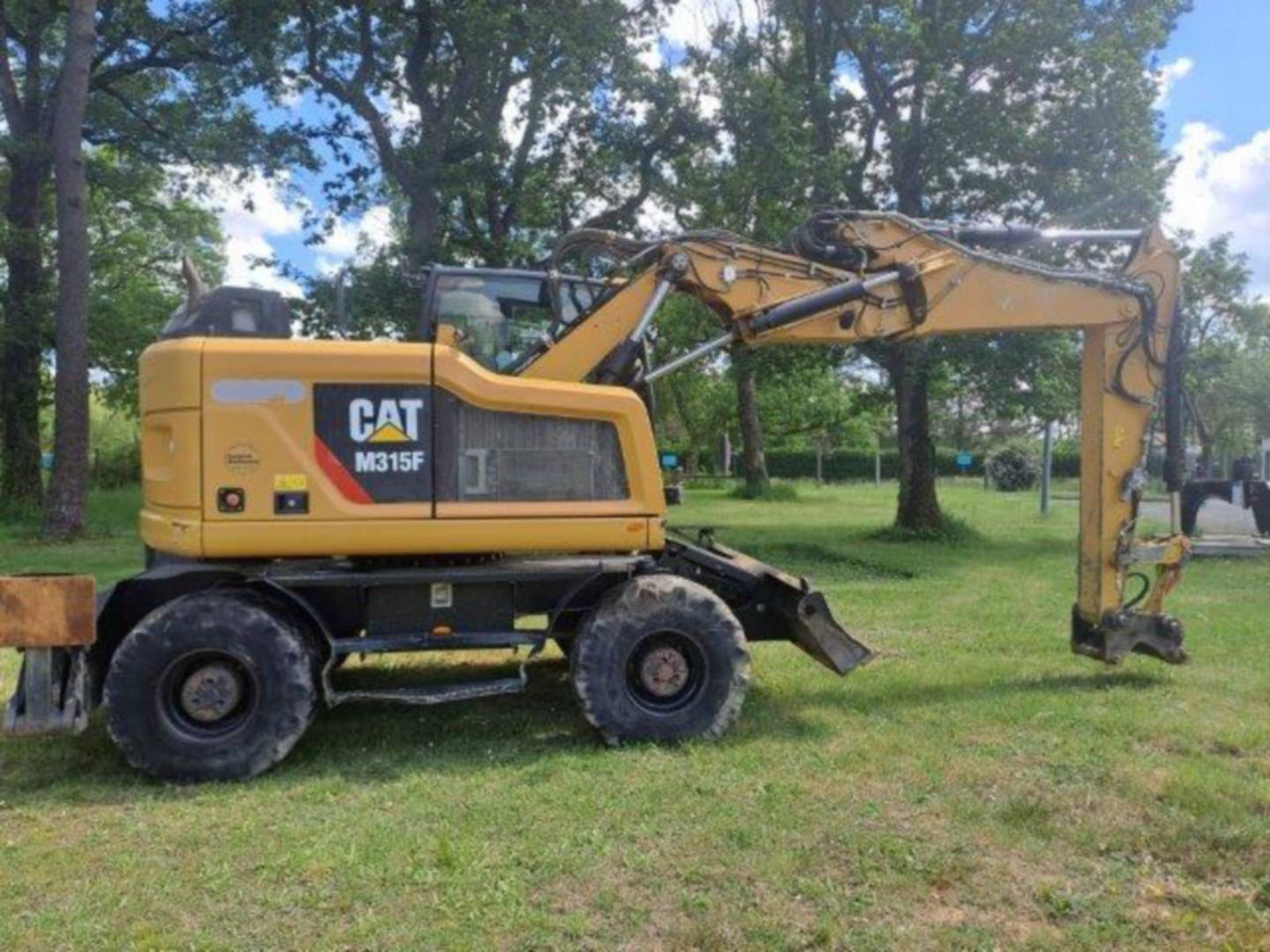 Pelle sur pneus CAT M315F IVC