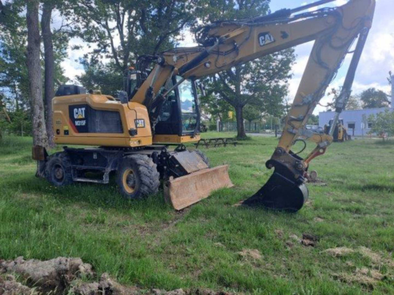 Pelle sur pneus CAT M315F IVC