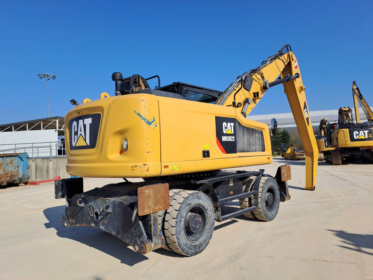 Pelle sur pneus CAT MH3022