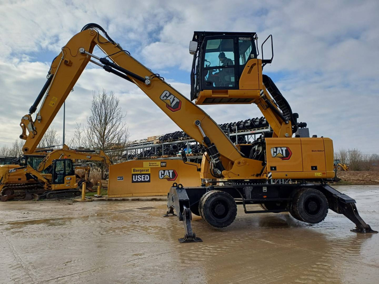 Pelle sur pneus CAT MH3024