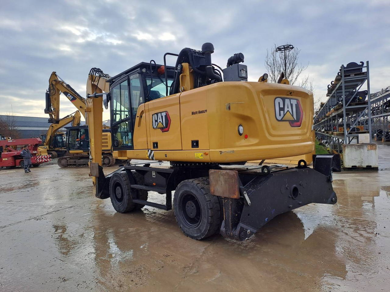 Pelle sur pneus CAT MH3024