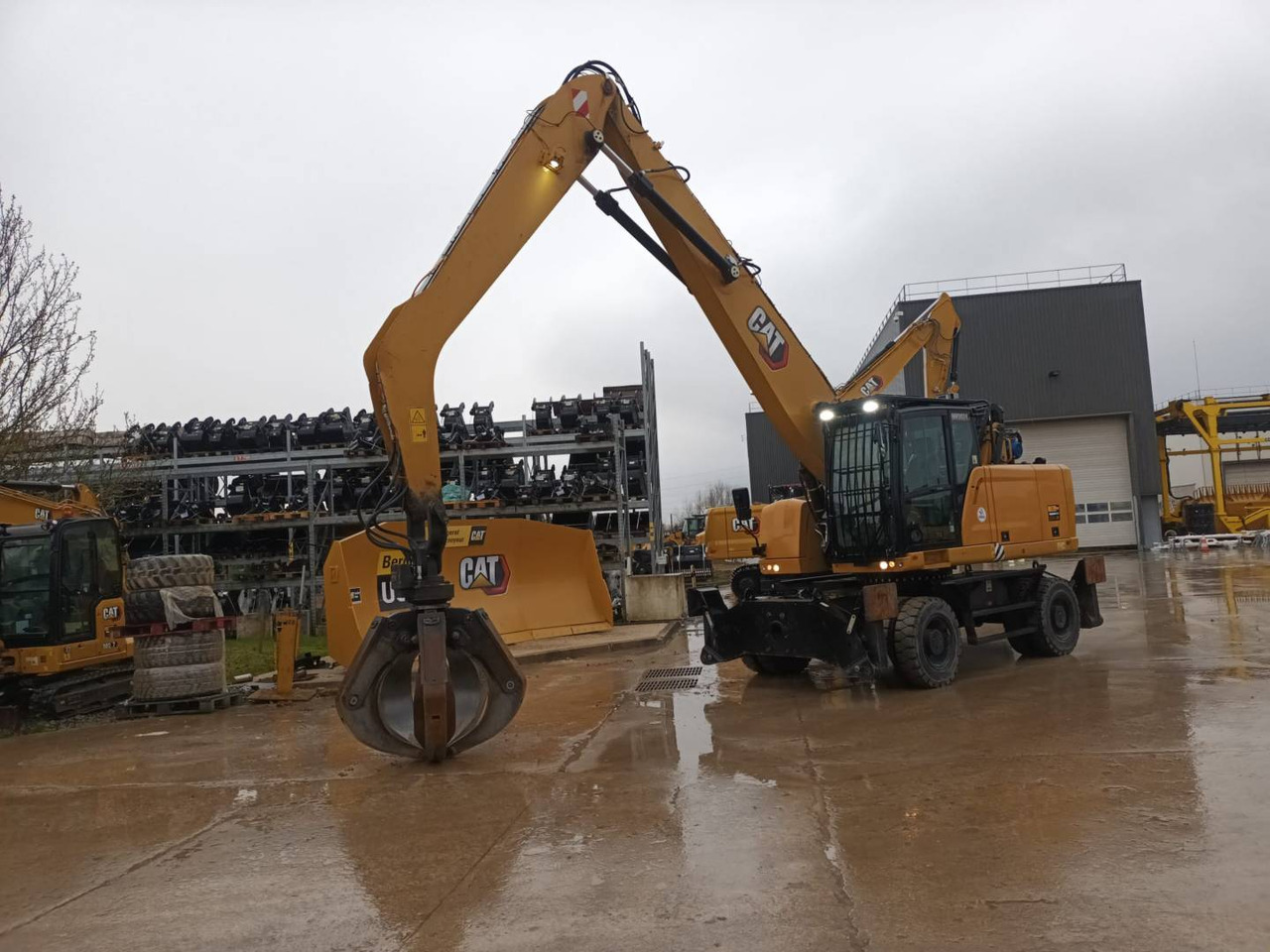 Pelle sur pneus CAT MH3024-1