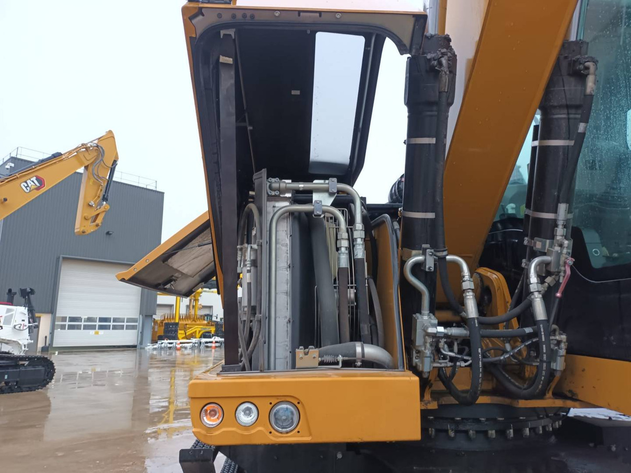 Pelle sur pneus CAT MH3024-1