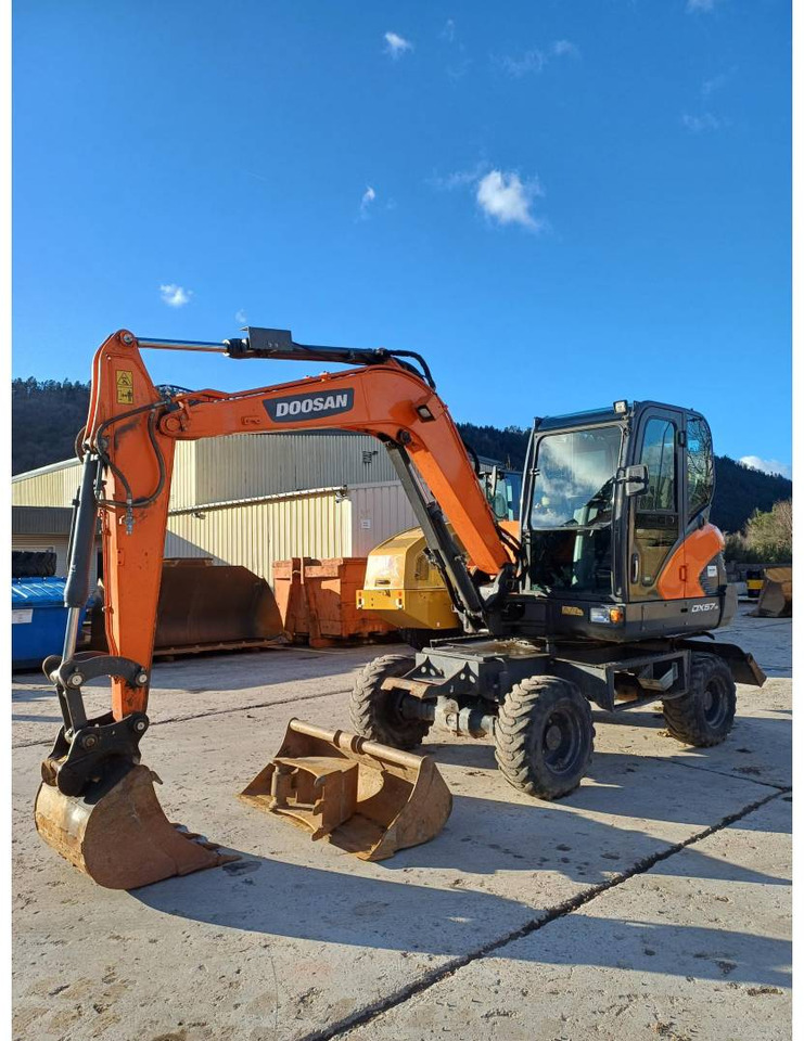 Pelle sur pneus DOOSAN INFRACORE AMERICA CORP. DX57W-7