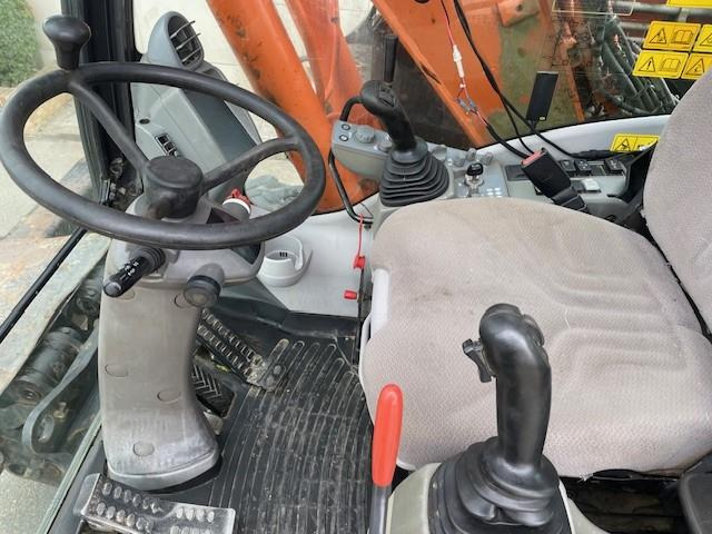 Pelle sur pneus Hitachi ZX140W-5B