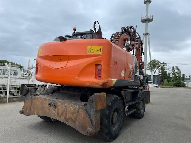 Pelle sur pneus Hitachi ZX140W-5B