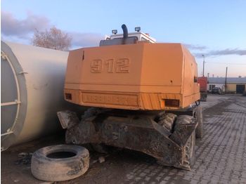 Pelle sur pneus LIEBHERR A912