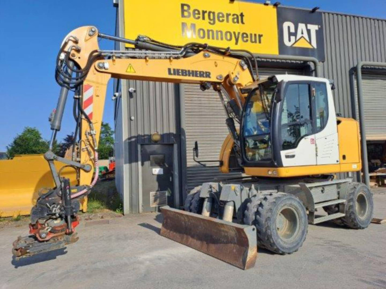 Pelle sur pneus LIEBHERR A913