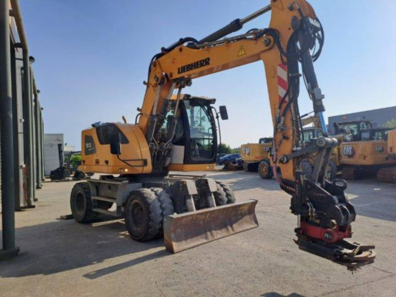 Pelle sur pneus LIEBHERR A913