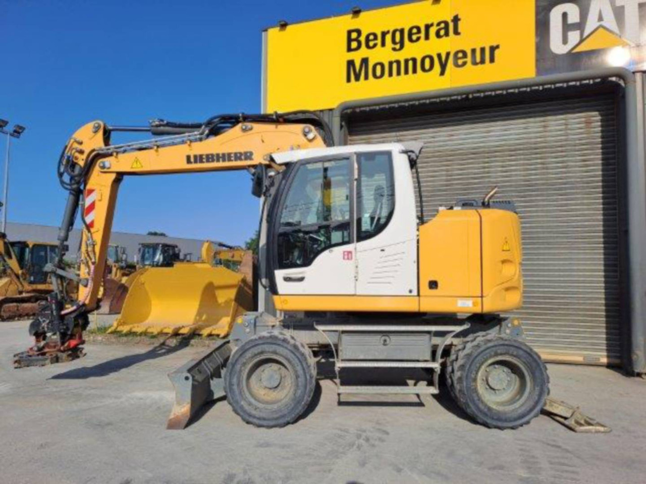 Pelle sur pneus LIEBHERR A913