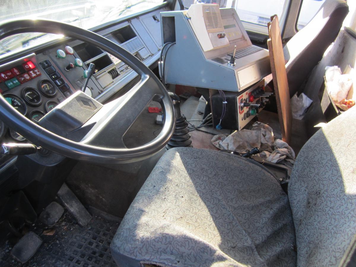 Répandeuse Renault G 300