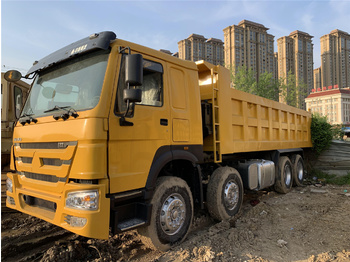 Tombereau SINOTRUK HOWO 8X4 Dump Truck: photos 1