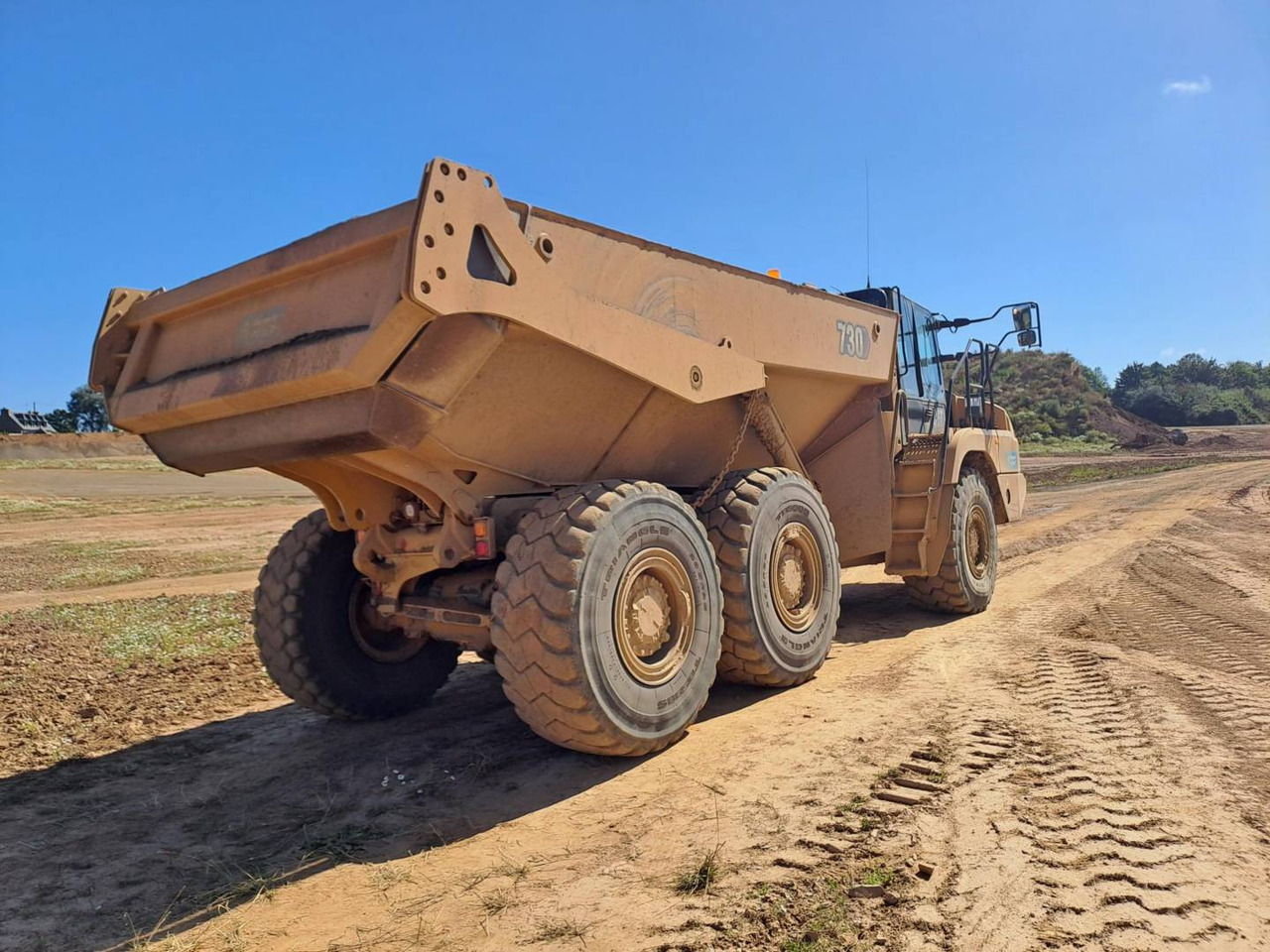 Tombereau articulé CAT 730