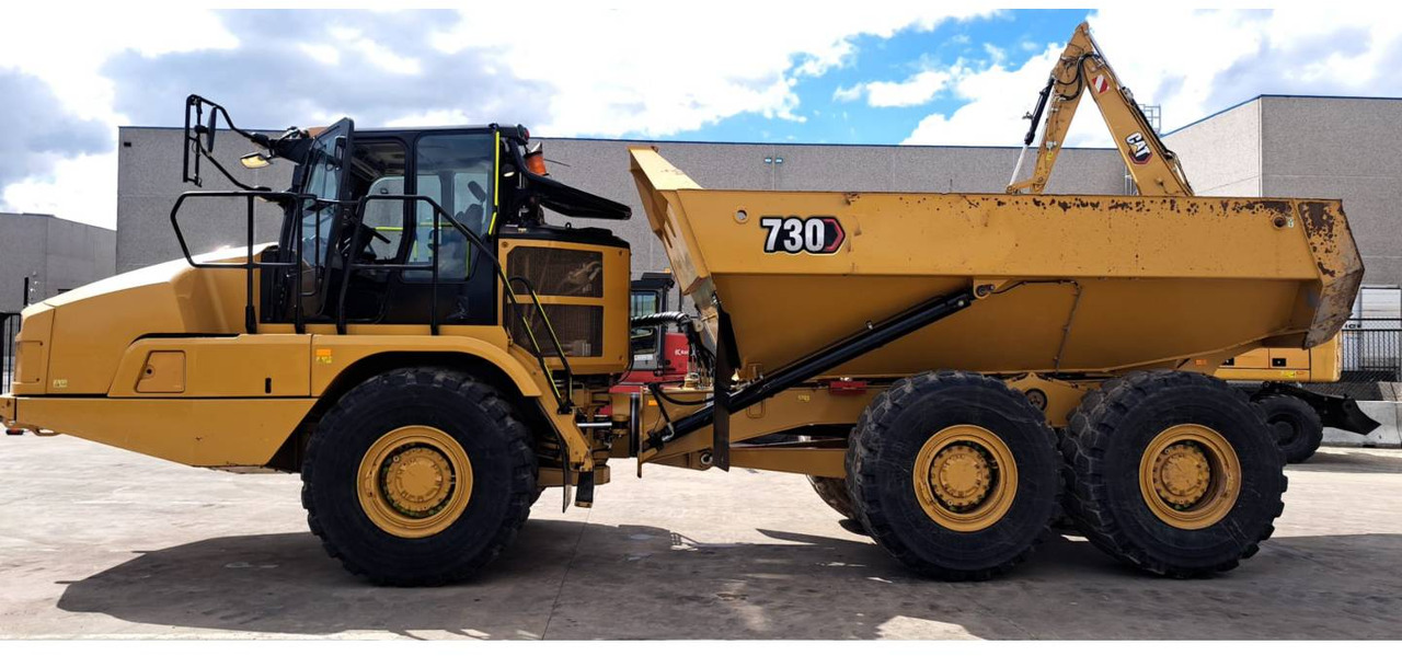 Tombereau articulé CAT 730