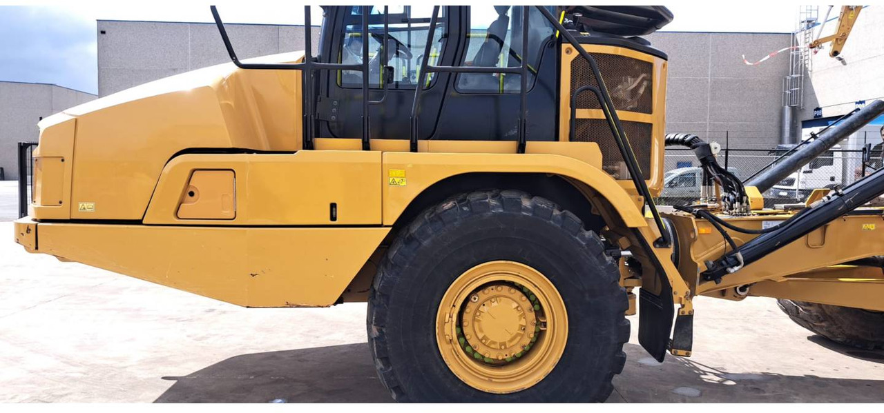 Tombereau articulé CAT 730