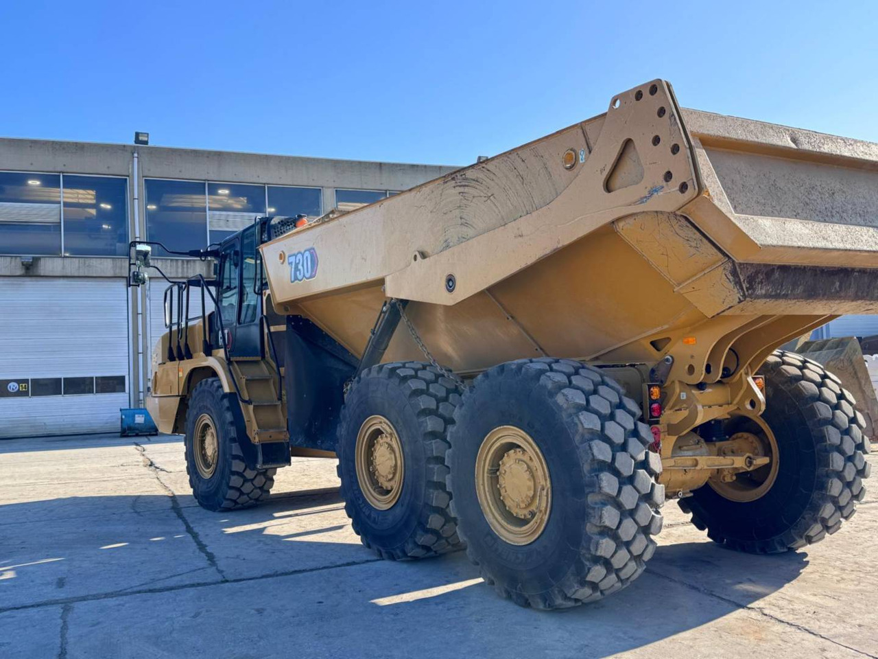 Tombereau articulé CAT 730-04