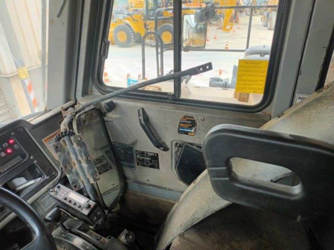 Tombereau rigide CAT 771D