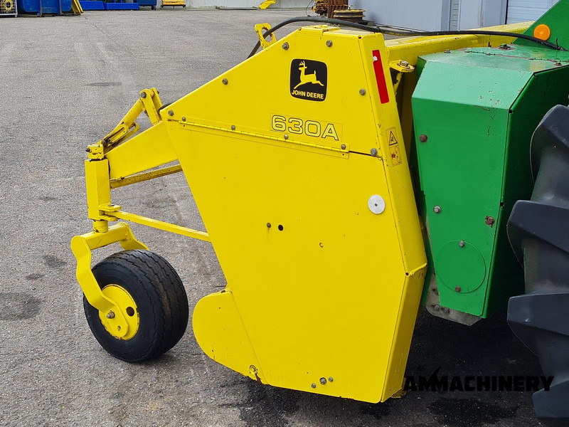 Accessoire aux ensileuses John Deere 630A pick-up