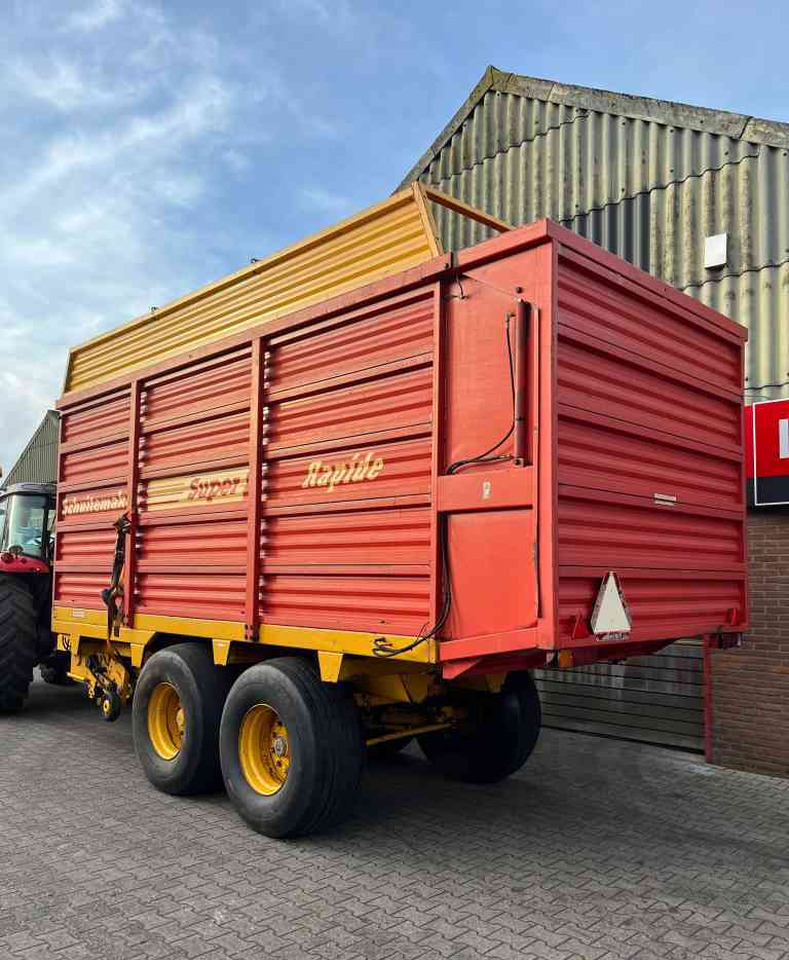 Autochargeuse Schuitemaker Rapide 125 S opraapwagen. Weidebouwmachines
