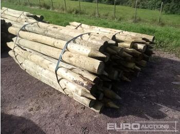 Matériel de jardinage Bundle of Timber Posts (2 of): photos 1