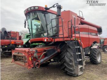 Moissonneuse-batteuse Case-IH axial-flow 8230 with grain and corn headers: photos 1