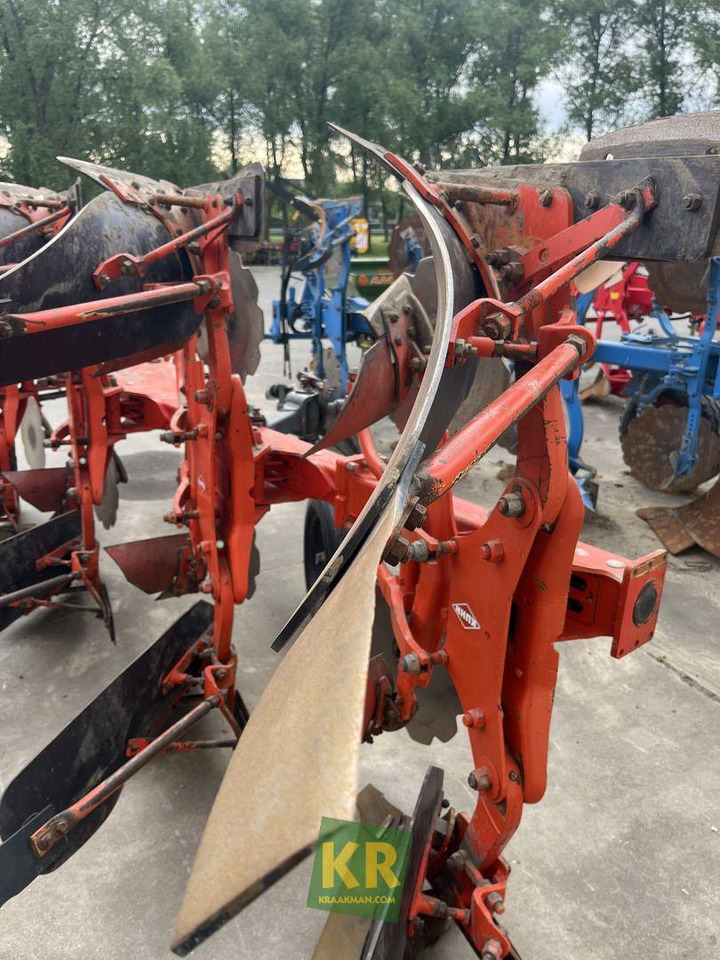 Charrue VARI MASTER 121 Kuhn