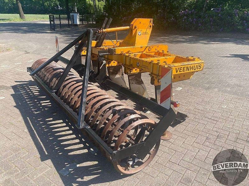 Charrue Veenhuis woeler met packer