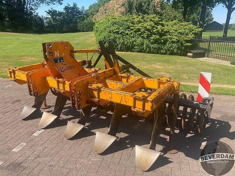 Charrue Veenhuis woeler met packer